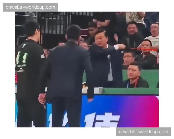 CBA赛场技术台出现短暂计分错误，比赛中断五分钟予以纠正