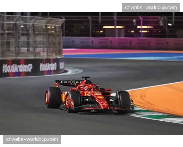 F1沙特大奖赛正赛：维斯塔潘杆位发车领跑，周冠宇暂列第十